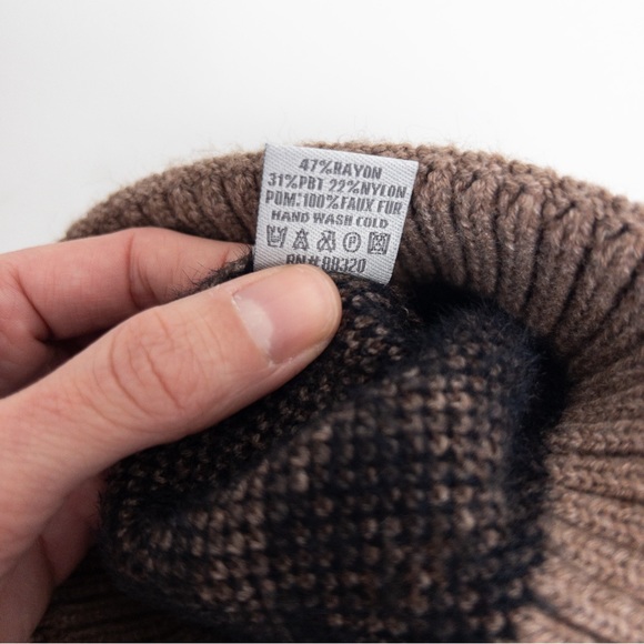 CC Kid's . Pom Beanie - Picture 2 of 5